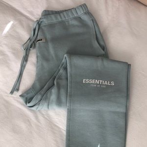 Essentials Fear Of God sweatpants size Medium